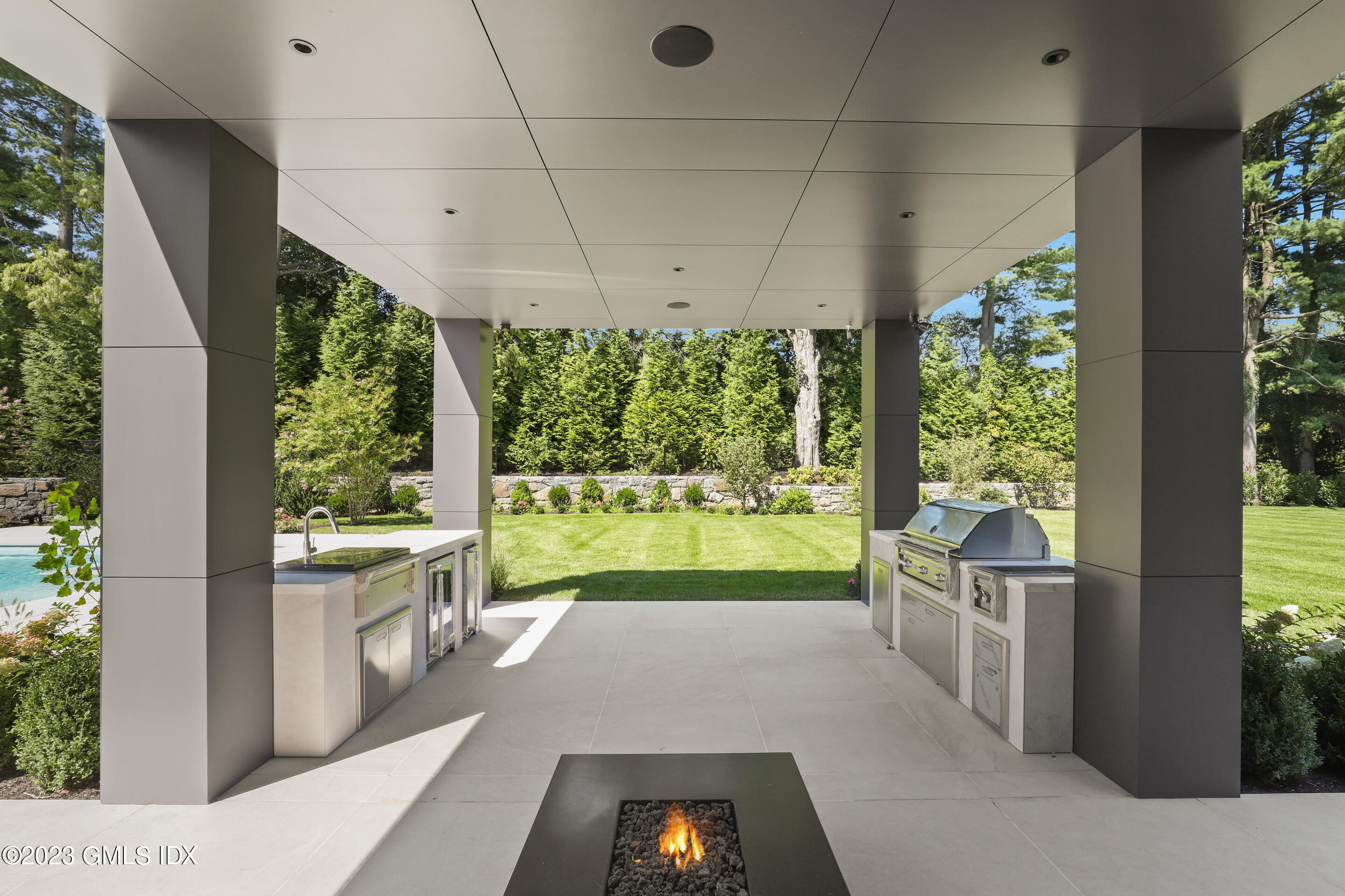 2 Midwood Road Greenwich, CT 06830 - Photo 6 of 12 a view of a porch and garden