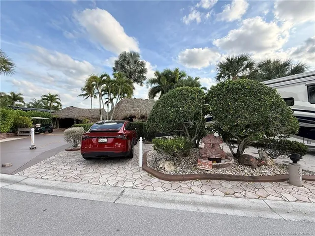 $339,000 | 421 Northwest Chipshot Lane, Port St. Lucie, FL 34986