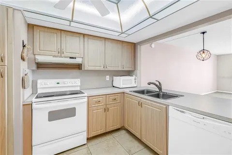 $175,000 | 6104 Palma Del Mar Boulevard South, Unit 305, St. Petersburg, FL 33715