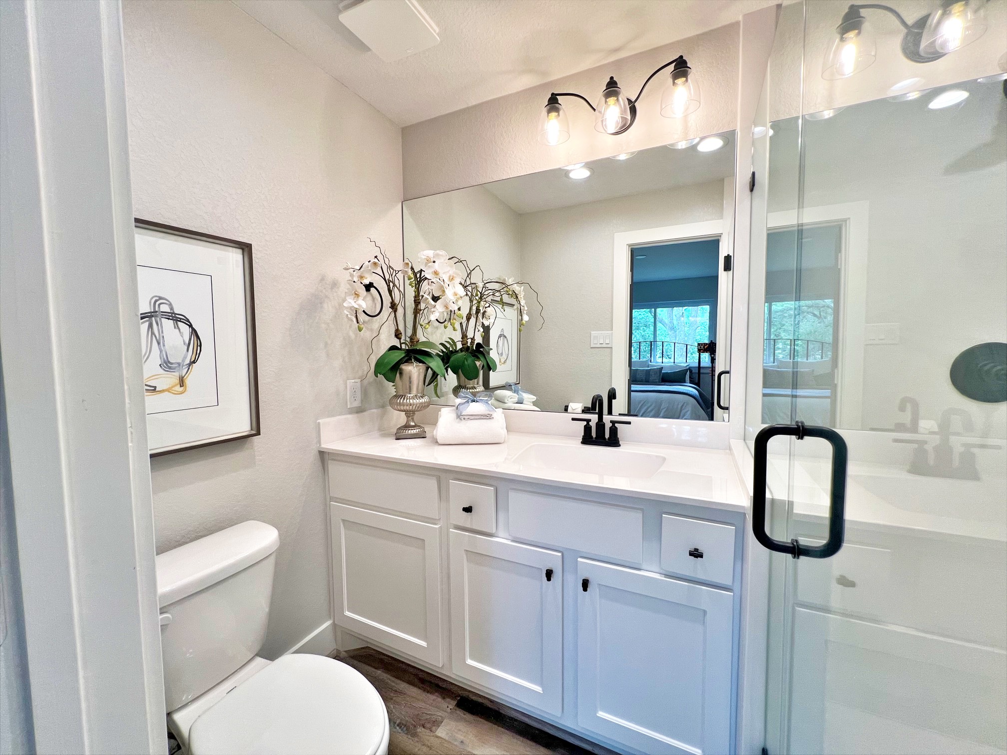 701 Cannan Drive Angleton, TX 77515 - Photo 12 of 25 Primary Bath