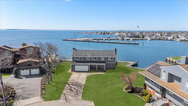 $1,495,000 | 160 Sequams Lane West, West Islip, NY 11795