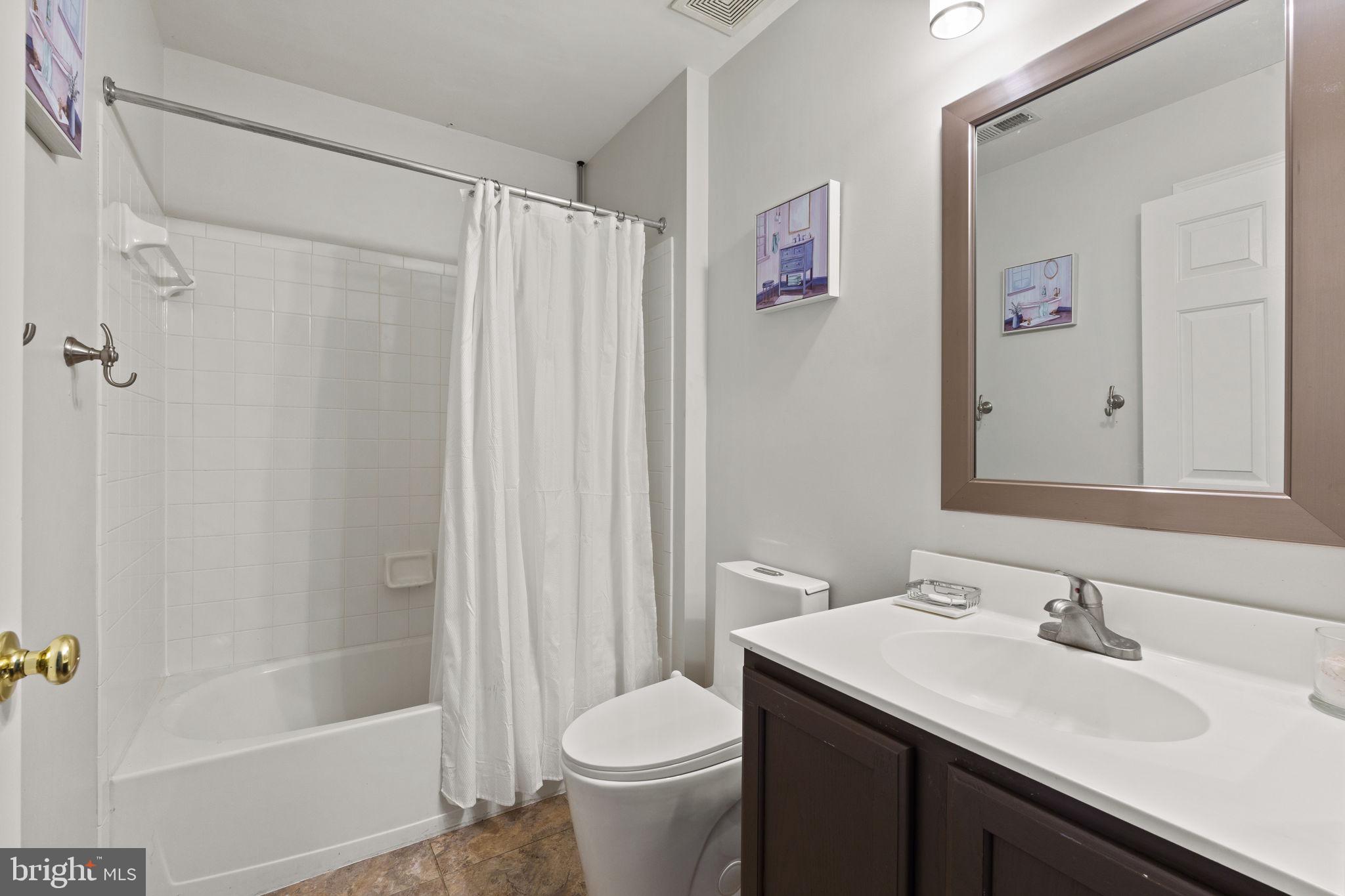 6149 Downs Ridge Court Elkridge, MD 21075 - Photo 21 of 47 Upper Level Hall Bath