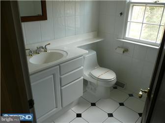28 Nelson Ridge Road Princeton, NJ 08540 - Photo 11 of 12 Bathroom