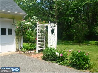 28 Nelson Ridge Road Princeton, NJ 08540 - Photo 4 of 12 Exterior Side