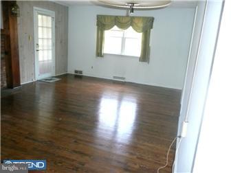 28 Nelson Ridge Road Princeton, NJ 08540 - Photo 9 of 12 Living Room