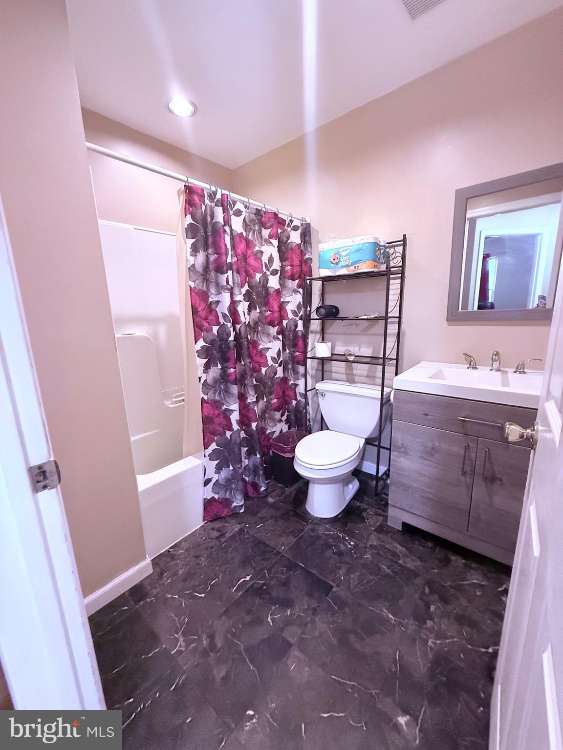 697 Johnstone Street Perth Amboy, NJ 08861 - Photo 4 of 8