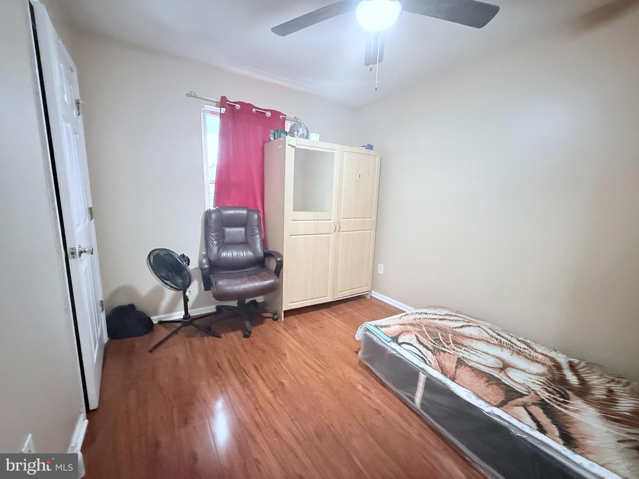 697 Johnstone Street Perth Amboy, NJ 08861 - Photo 5 of 8