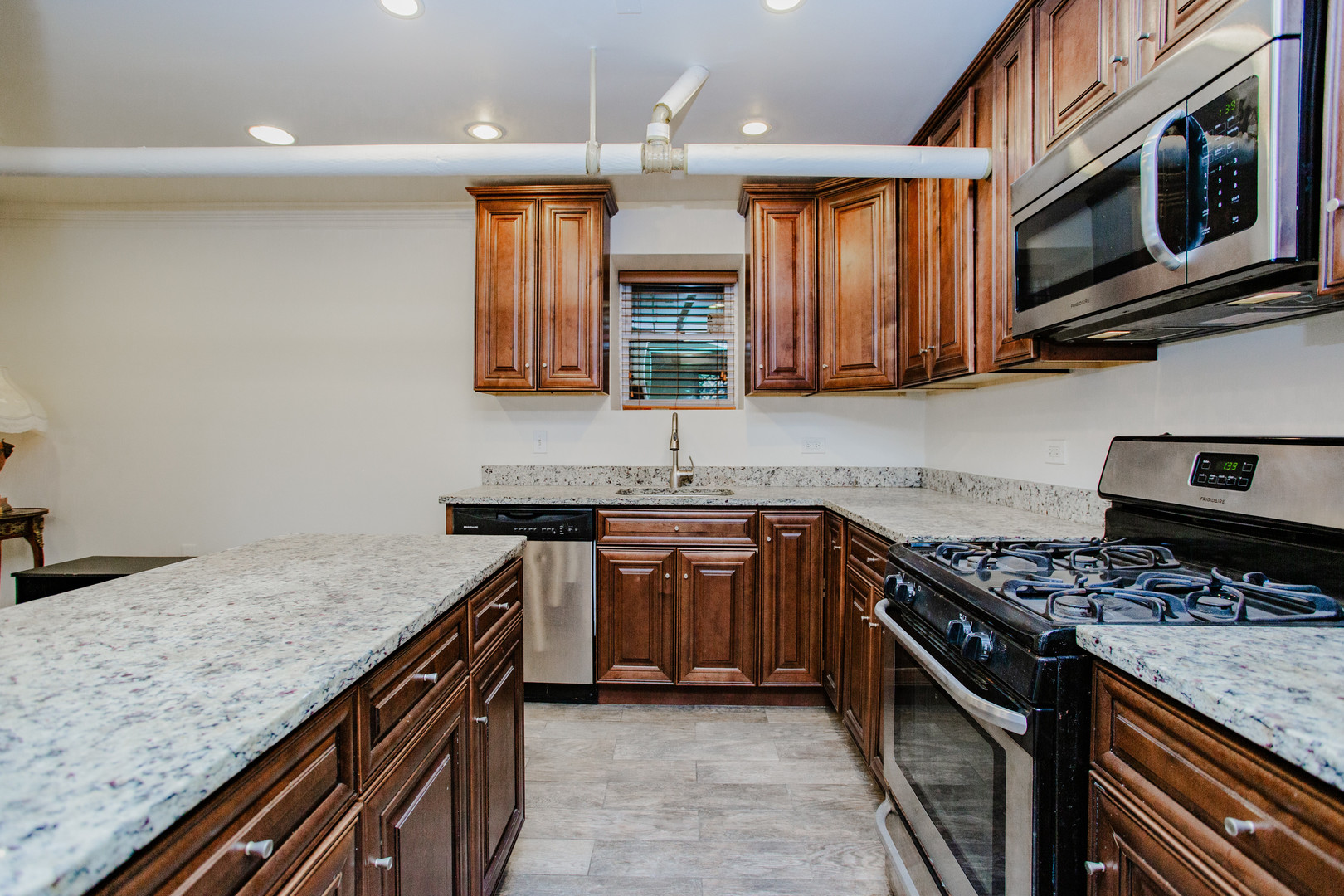 622 West Briar Place, Unit G Chicago, IL 60657 - Photo 10 of 20