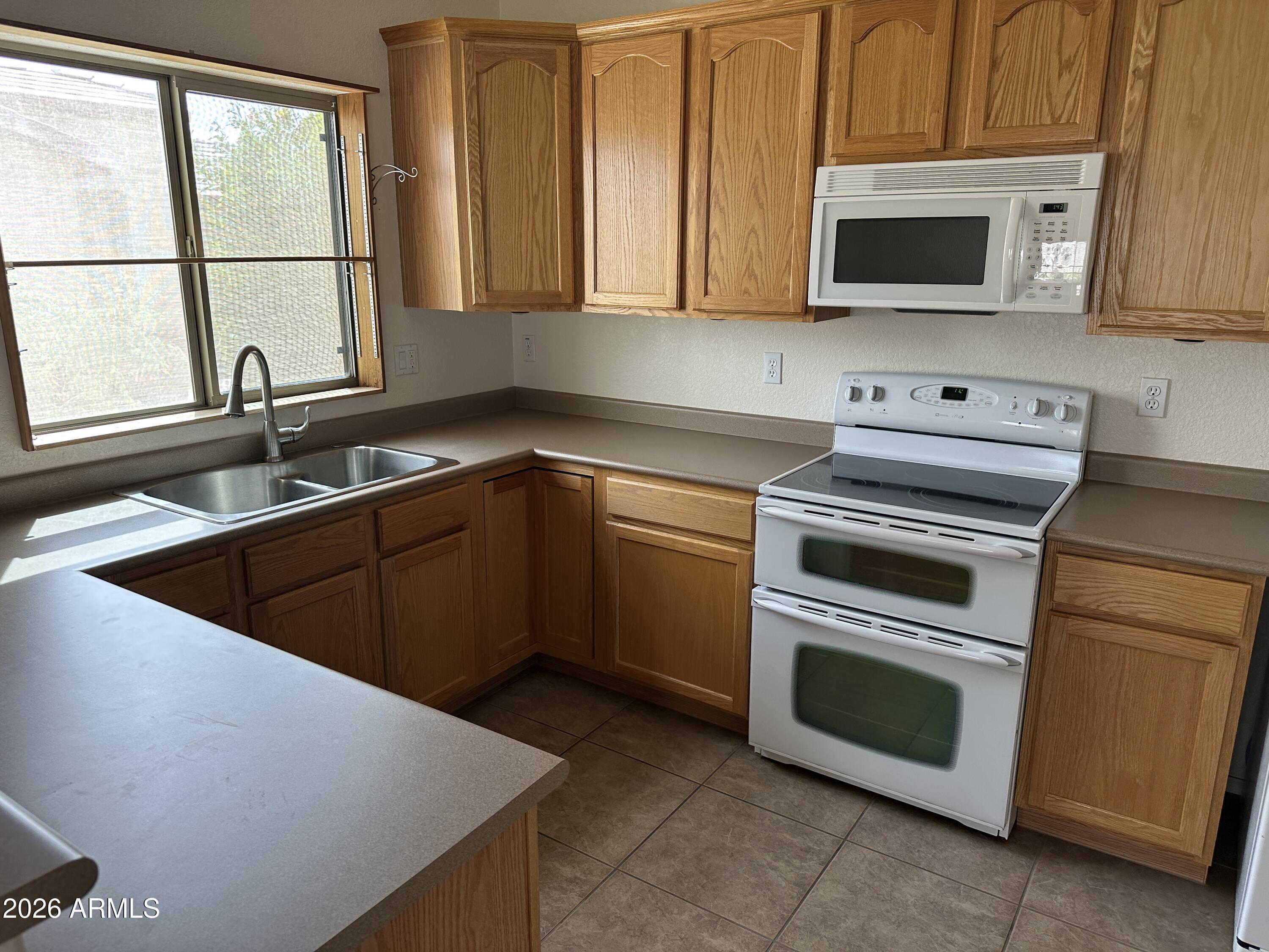 2101 South Meridian Road, Unit 172 Apache Junction, AZ 85120 - Photo 12 of 49 Kitchen