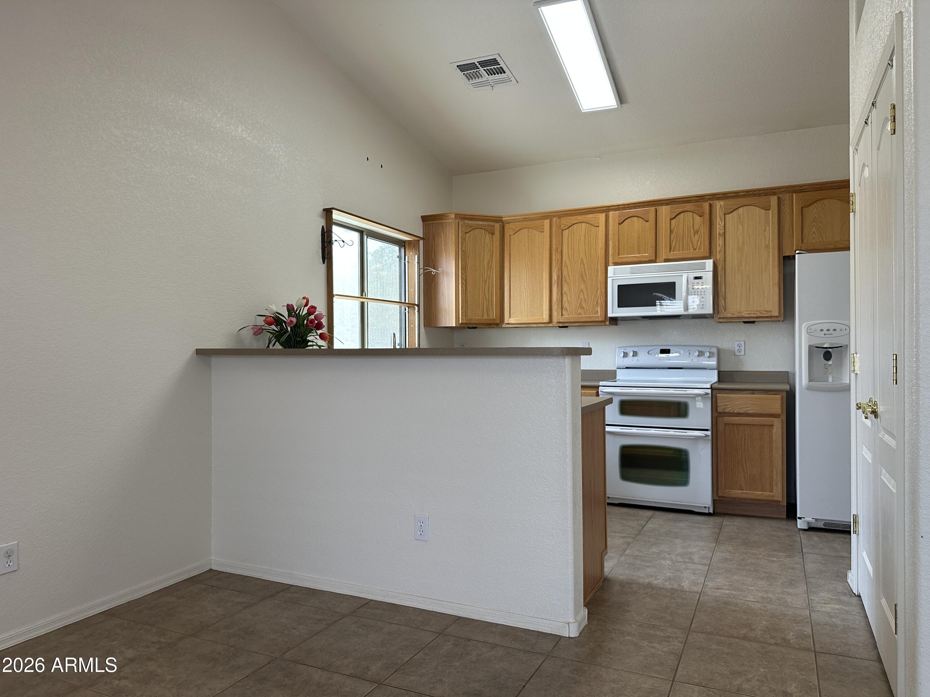 2101 South Meridian Road, Unit 172 Apache Junction, AZ 85120 - Photo 15 of 49 Kitchen/Dining
