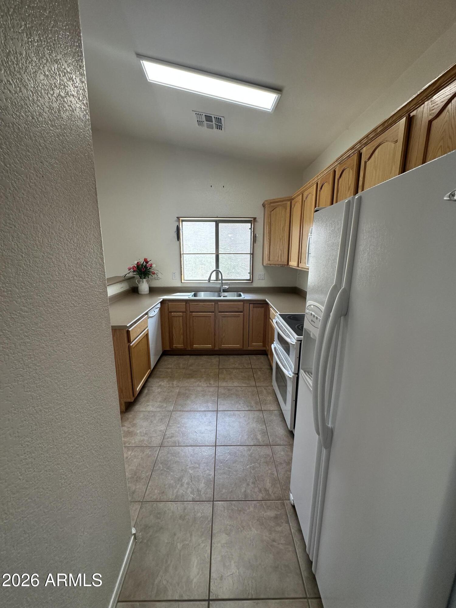 2101 South Meridian Road, Unit 172 Apache Junction, AZ 85120 - Photo 10 of 49 Kitchen