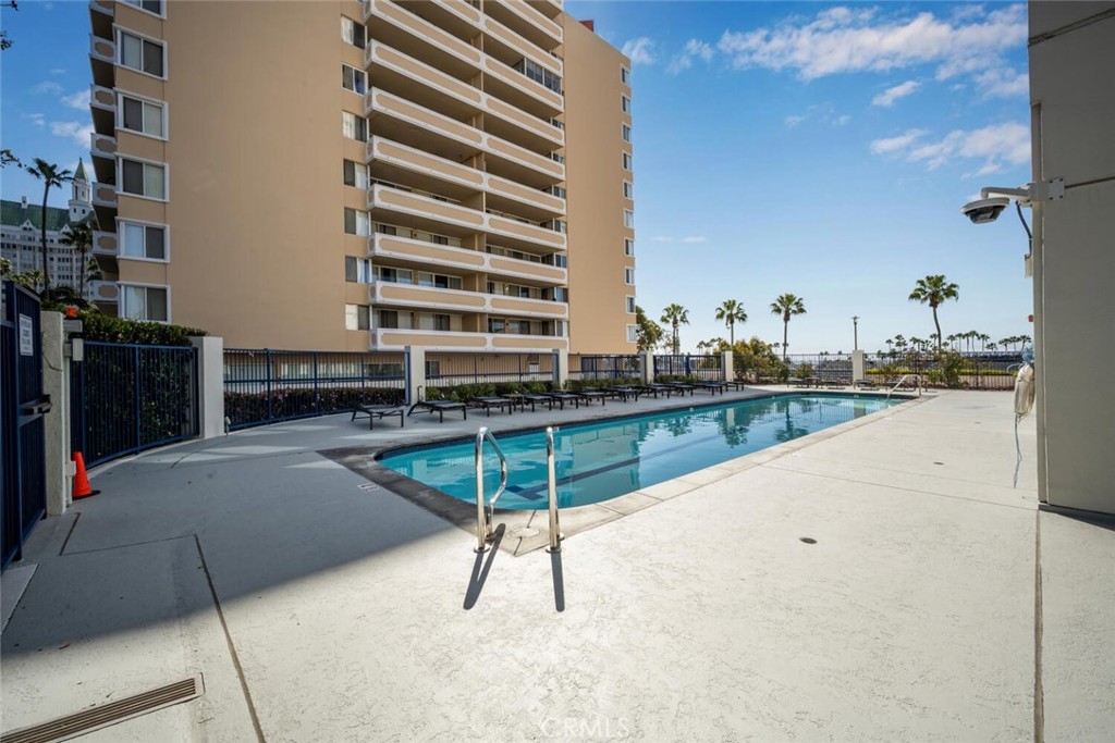 525 East Seaside Way, Unit 904 Long Beach, CA 90802 - Photo 35 of 58 a view of a terrace with chairs