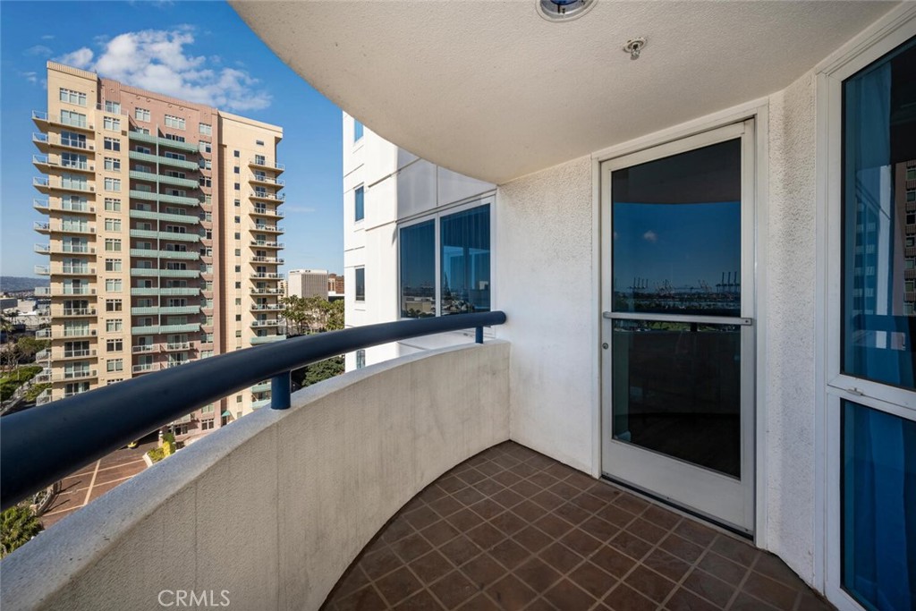 525 East Seaside Way, Unit 904 Long Beach, CA 90802 - Photo 36 of 58 Coffee on the balcony!