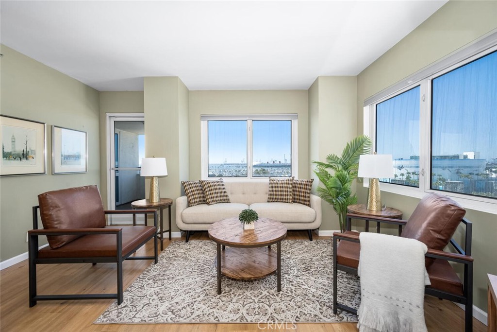 525 East Seaside Way, Unit 904 Long Beach, CA 90802 - Photo 4 of 58 a living room with furniture potted plant and a window