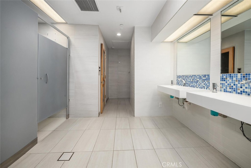 525 East Seaside Way, Unit 904 Long Beach, CA 90802 - Photo 41 of 58 a bathroom with a sink and mirror