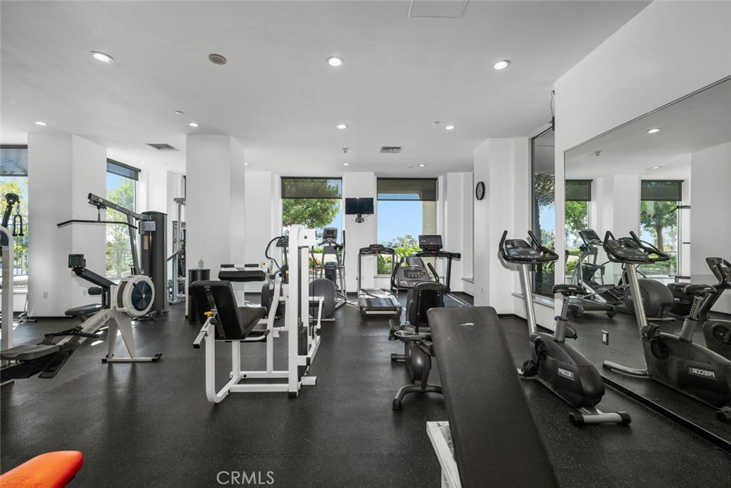 525 East Seaside Way, Unit 904 Long Beach, CA 90802 - Photo 43 of 58 a view of a room with gym equipment