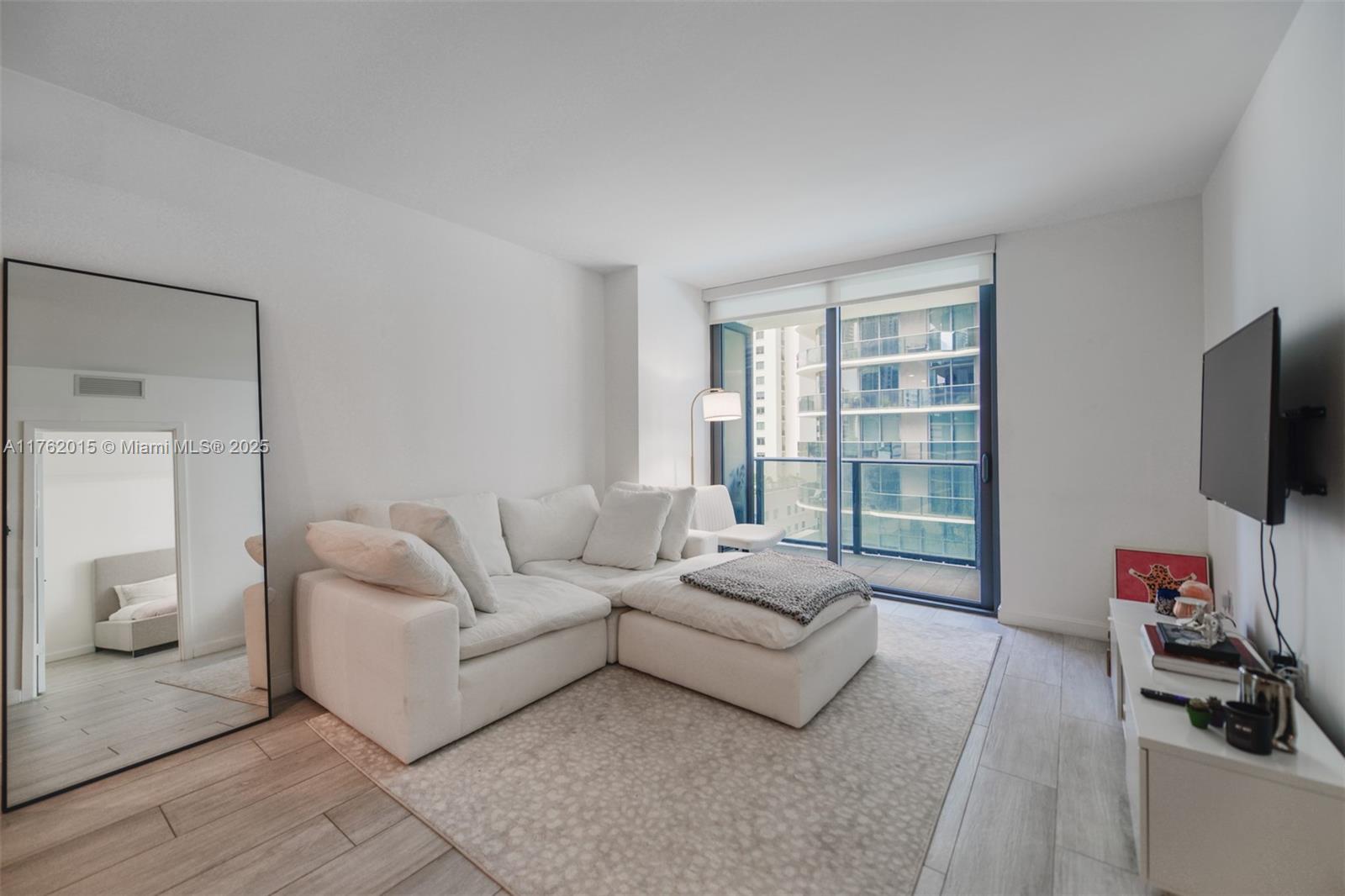 45 Southwest 9th Street, Unit 1107 Miami, FL 33130 - Photo 3 of 51