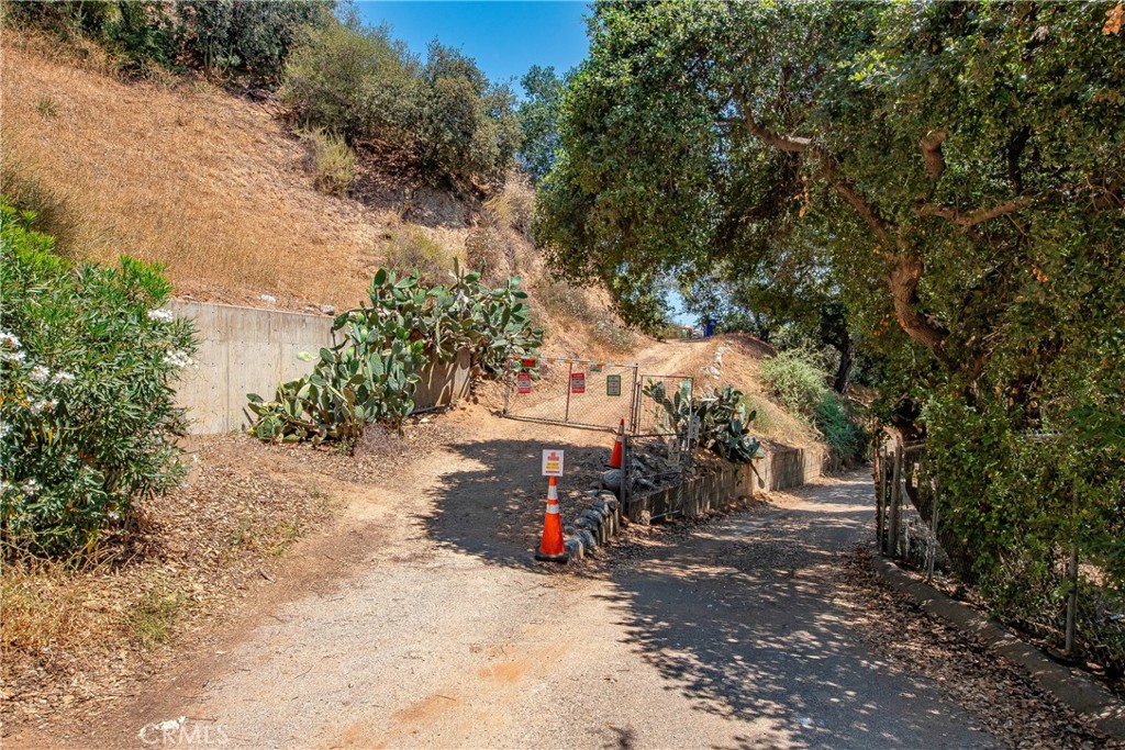 3597 Shaw Ranch Road Pasadena, CA 91107 - Photo 18 of 30 a view of outdoor space and yard