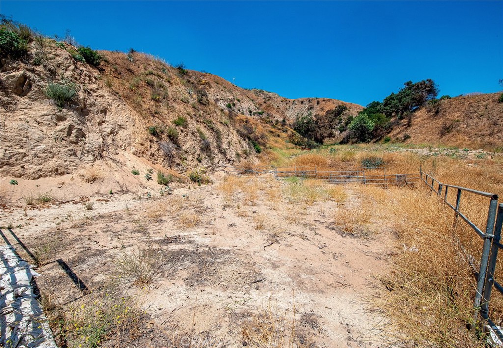 3597 Shaw Ranch Road Pasadena, CA 91107 - Photo 2 of 30