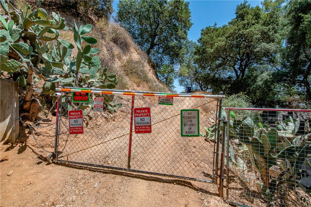 3597 Shaw Ranch Road Pasadena, CA 91107 - Photo 9 of 30 a view of outdoor space