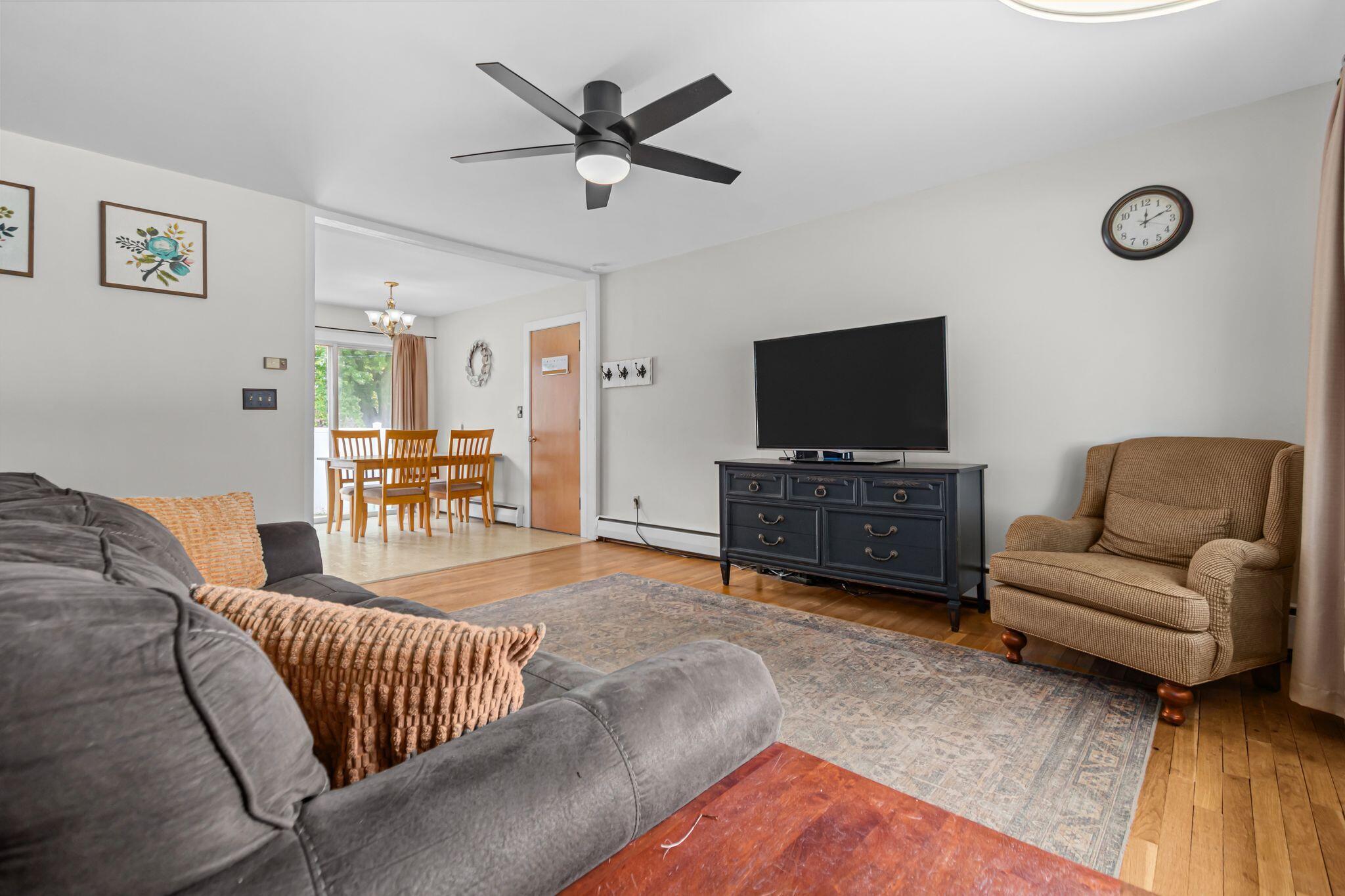 274 Greeley Street Berlin, WI 54923 - Photo 6 of 44 Living Room