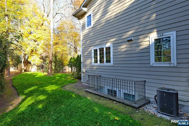 $2,200,000 | 53 Hamilton Place, Tenafly, NJ 07670