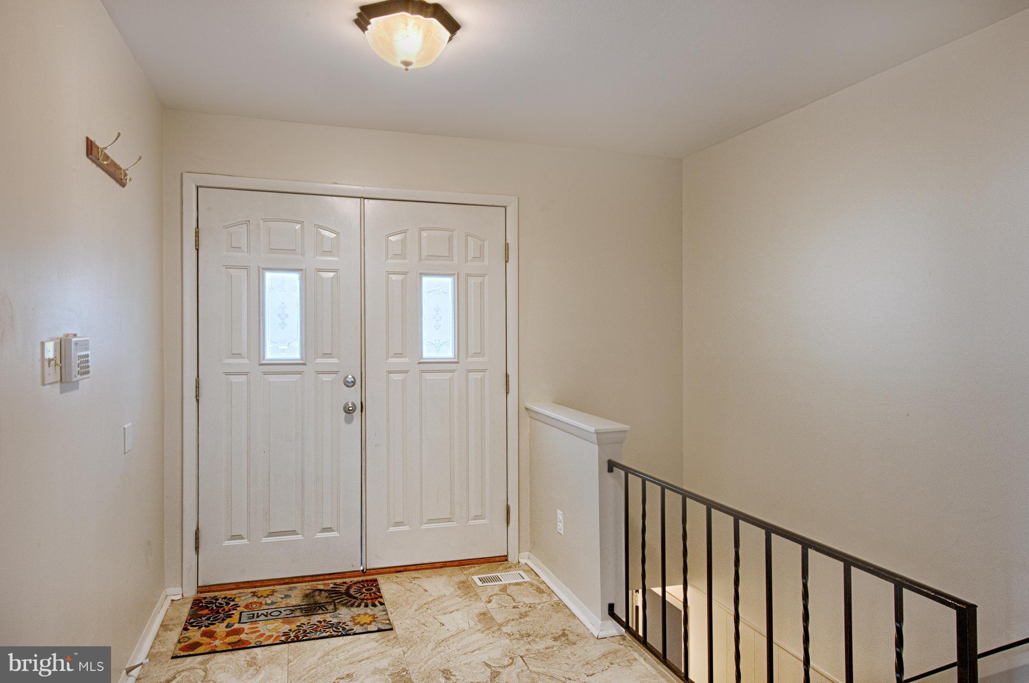 3302 Ben Valley Road Baltimore, MD 21244 - Photo 3 of 24 Interior (General)