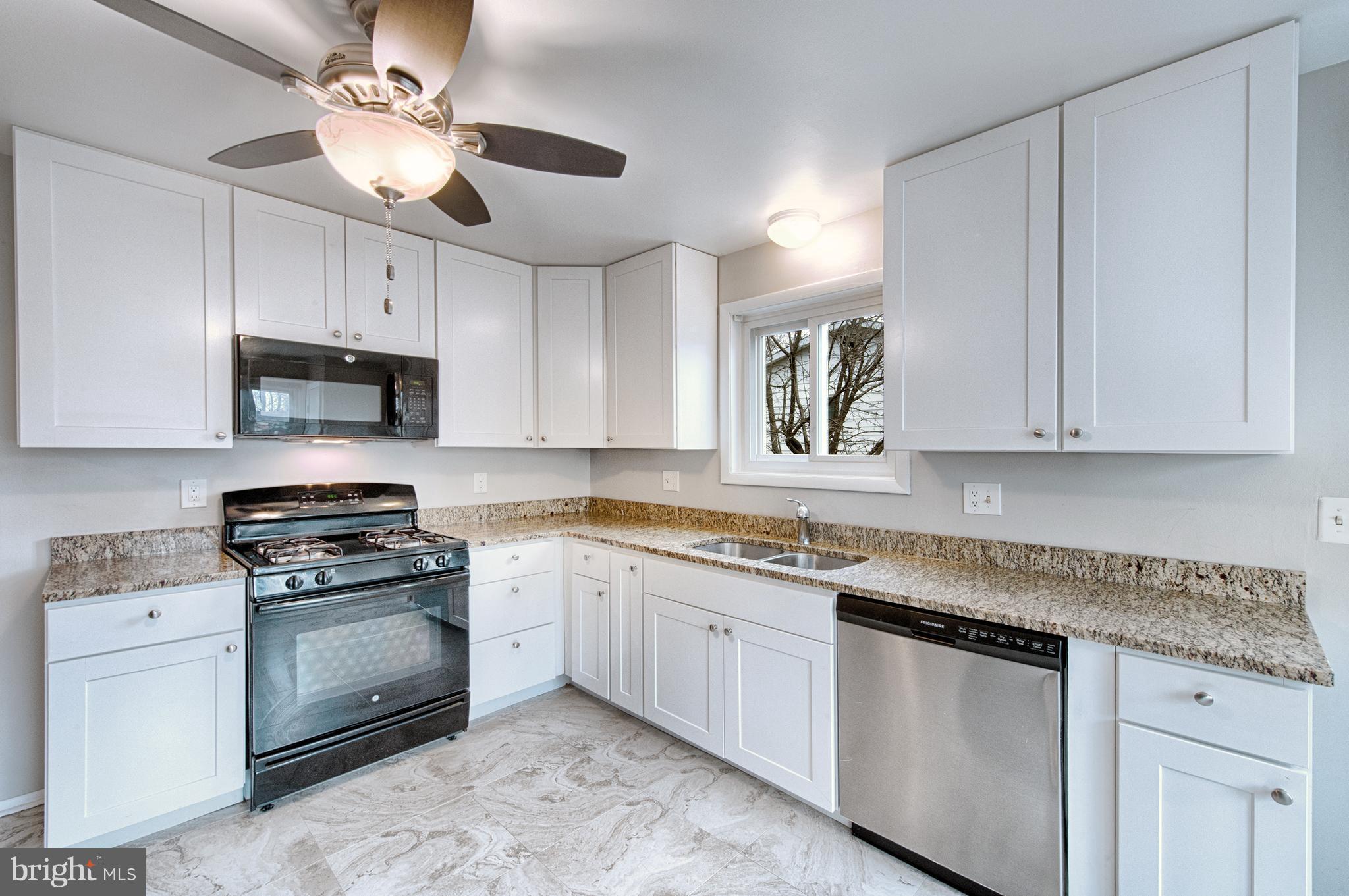 3302 Ben Valley Road Baltimore, MD 21244 - Photo 4 of 24 Kitchen