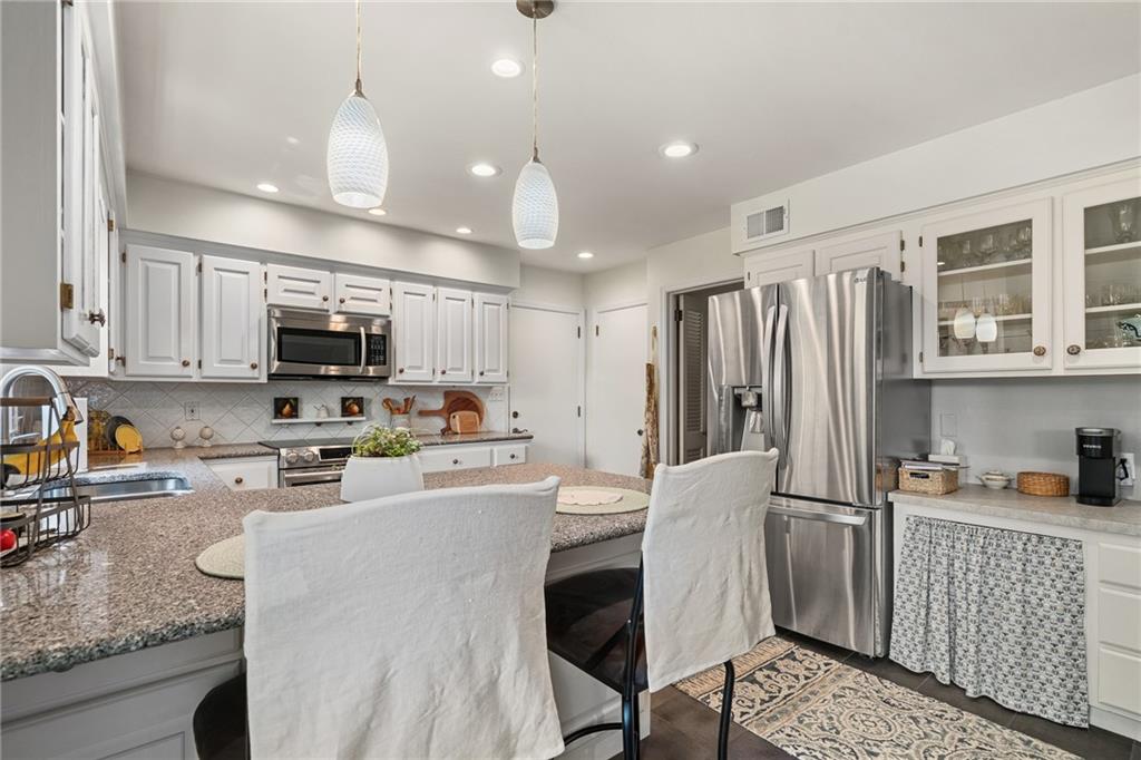 9416 Wenonga Road Leawood, KS 66206 - Photo 21 of 54