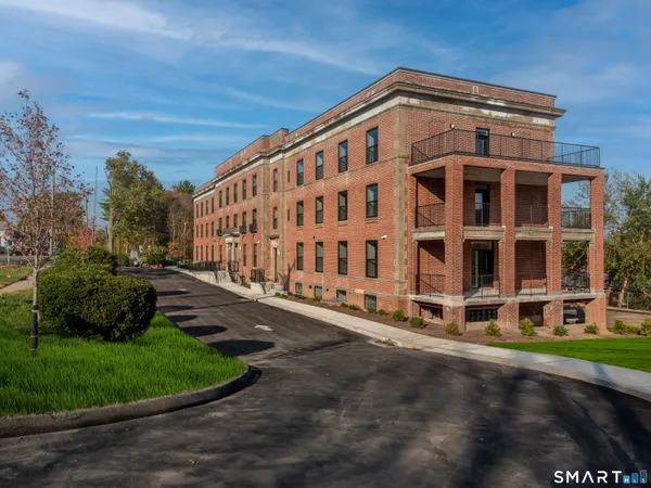 $1,750 | 170 Ridge Road, Unit 406, Wethersfield, CT 06109