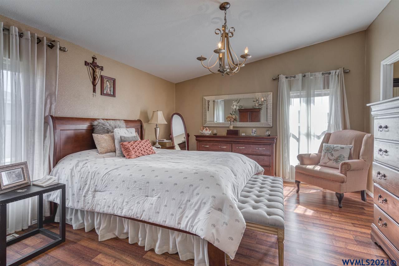 4987 Wind Spring Way Northeast Salem, OR 97301 - Photo 12 of 35