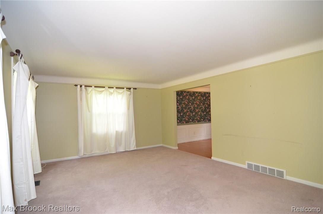 6035 North Rochester Road Rochester, MI 48306 - Photo 20 of 42 DSC_0018.JPG