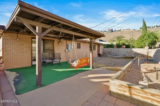 a view of a back yard of the house