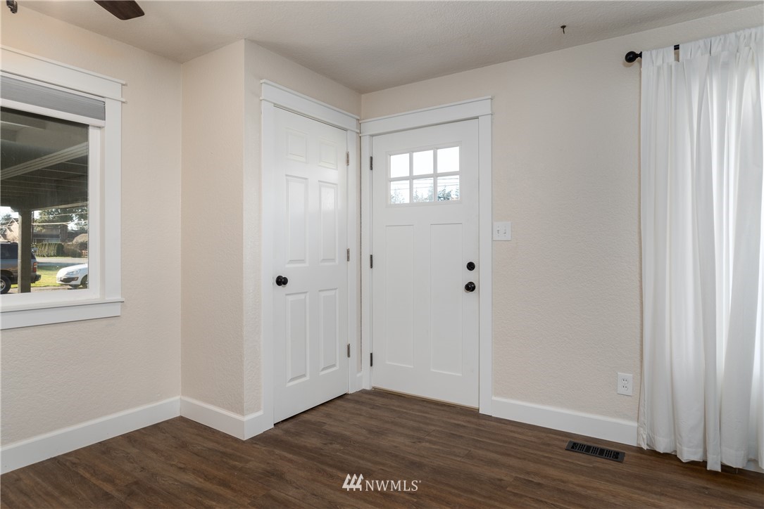 300 Gardner Road Burlington, WA 98233 - Photo 2 of 25 Gallery Image 2