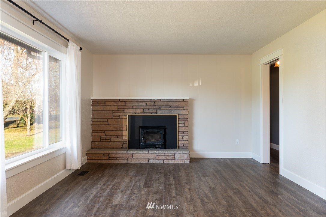 300 Gardner Road Burlington, WA 98233 - Photo 3 of 25 Gallery Image 3