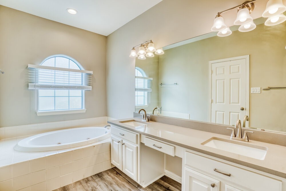 7118 Turtle Lagoon Row Houston, TX 77036 - Photo 13 of 17