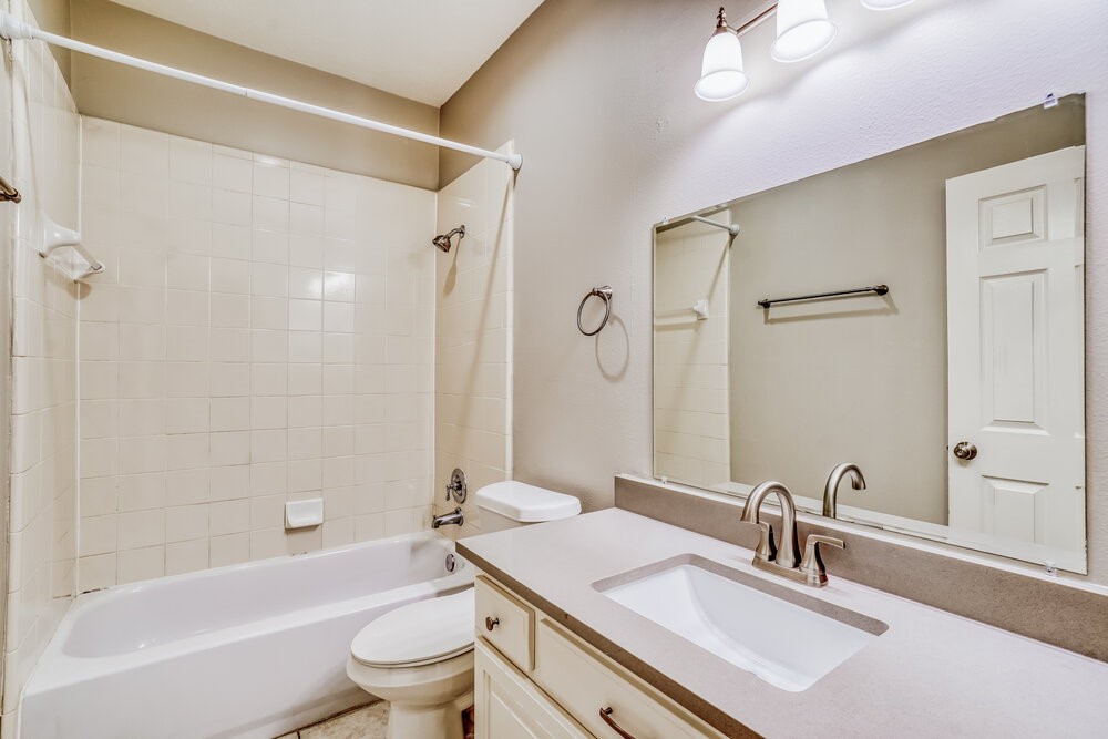 7118 Turtle Lagoon Row Houston, TX 77036 - Photo 16 of 17