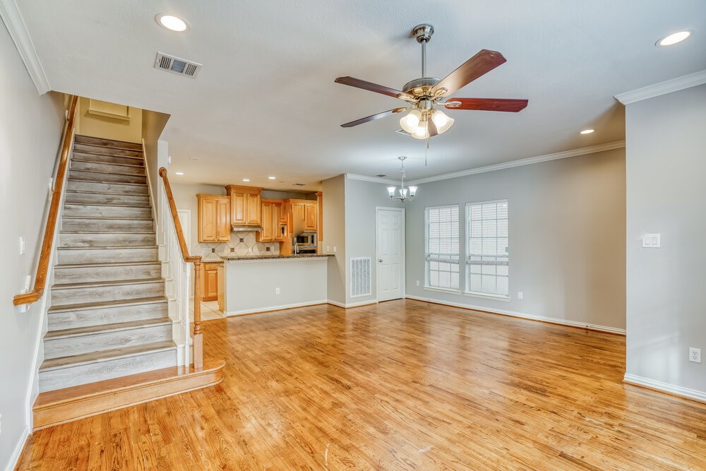 7118 Turtle Lagoon Row Houston, TX 77036 - Photo 5 of 17