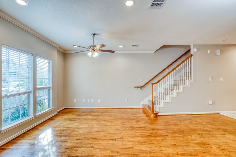 7118 Turtle Lagoon Row Houston, TX 77036 - Photo 6 of 17