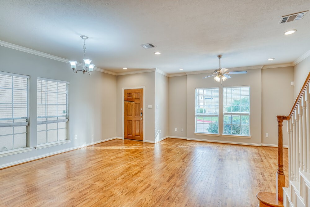 7118 Turtle Lagoon Row Houston, TX 77036 - Photo 7 of 17