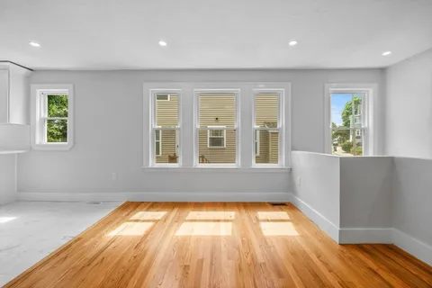 $5,100 | 170 Calumet Street, Unit 1, Boston, MA 02120