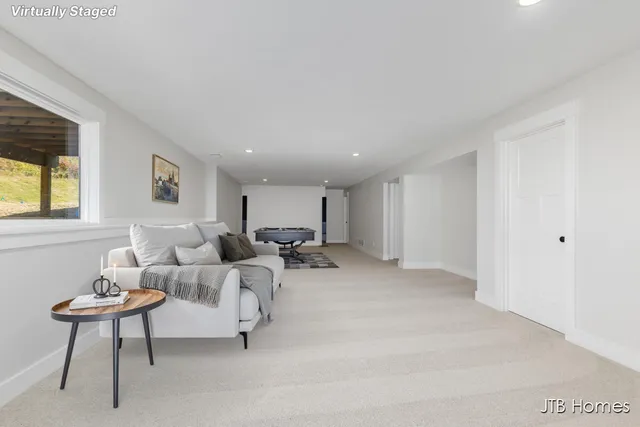 $639,900 | 5883 Valley Point W Drive, Caledonia, MI 49316