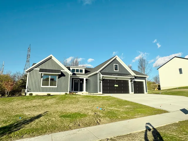 $639,900 | 5883 Valley Point W Drive, Caledonia, MI 49316