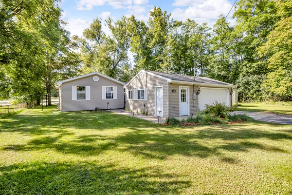 $325,000 | 585 Norvell Beach Drive, Brooklyn, MI 49230