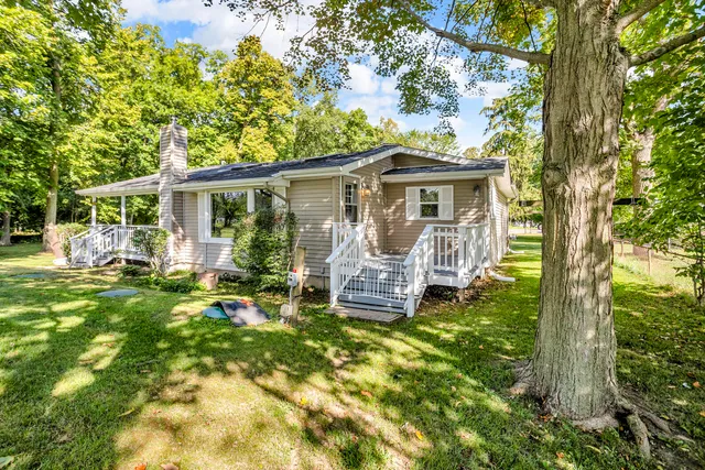 $325,000 | 585 Norvell Beach Drive, Brooklyn, MI 49230