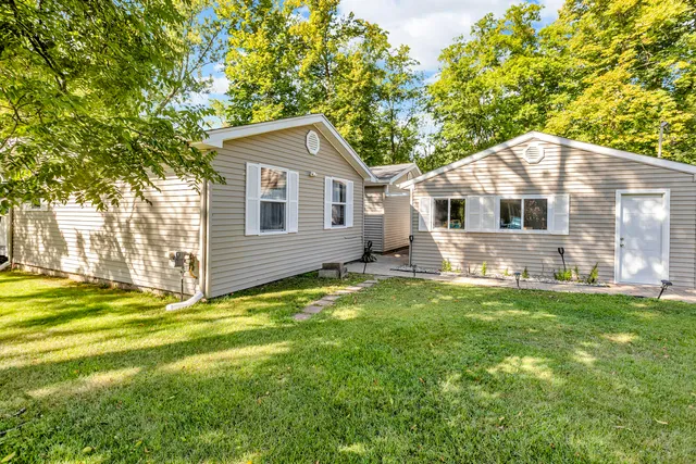 $325,000 | 585 Norvell Beach Drive, Brooklyn, MI 49230