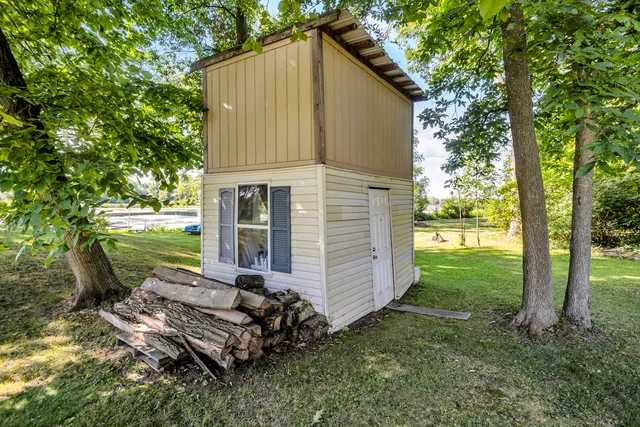 $325,000 | 585 Norvell Beach Drive, Brooklyn, MI 49230