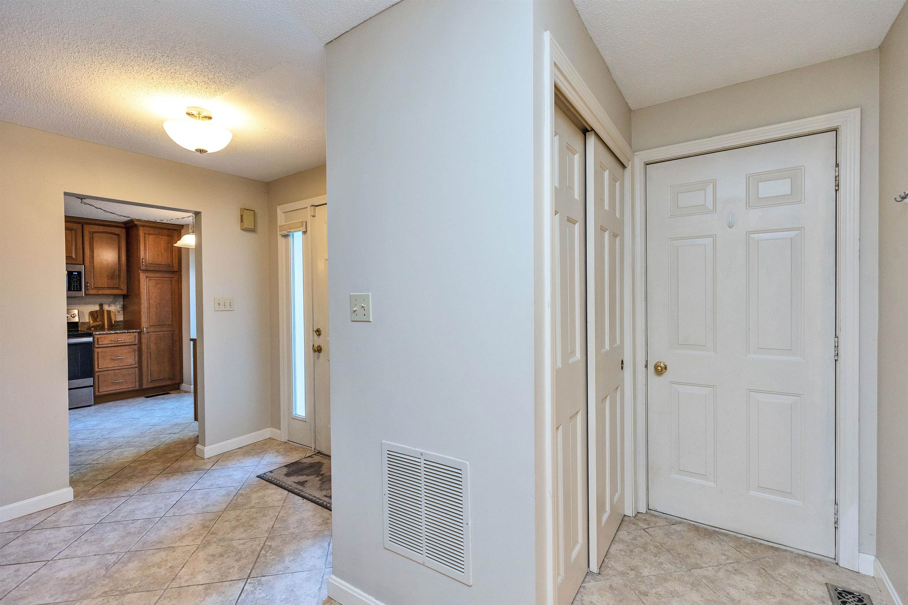 555 Straw Hill Road Manchester, NH 03104 - Photo 31 of 45