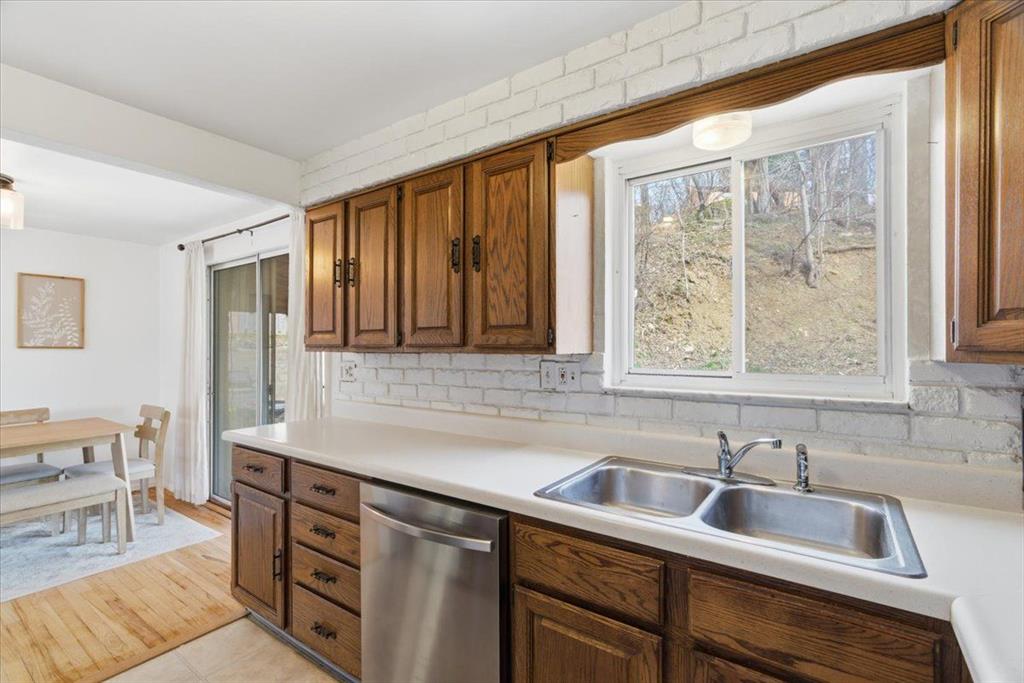 505 Pointview Road Pittsburgh, PA 15227 - Photo 11 of 39