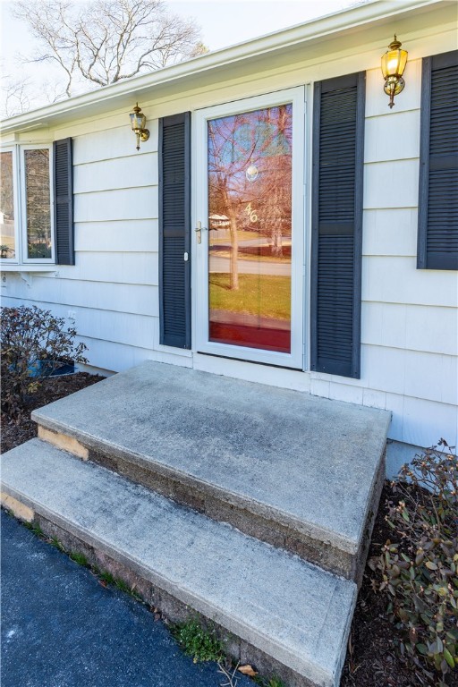 46 Viceroy Road Warwick, RI 02886 - Photo 3 of 43